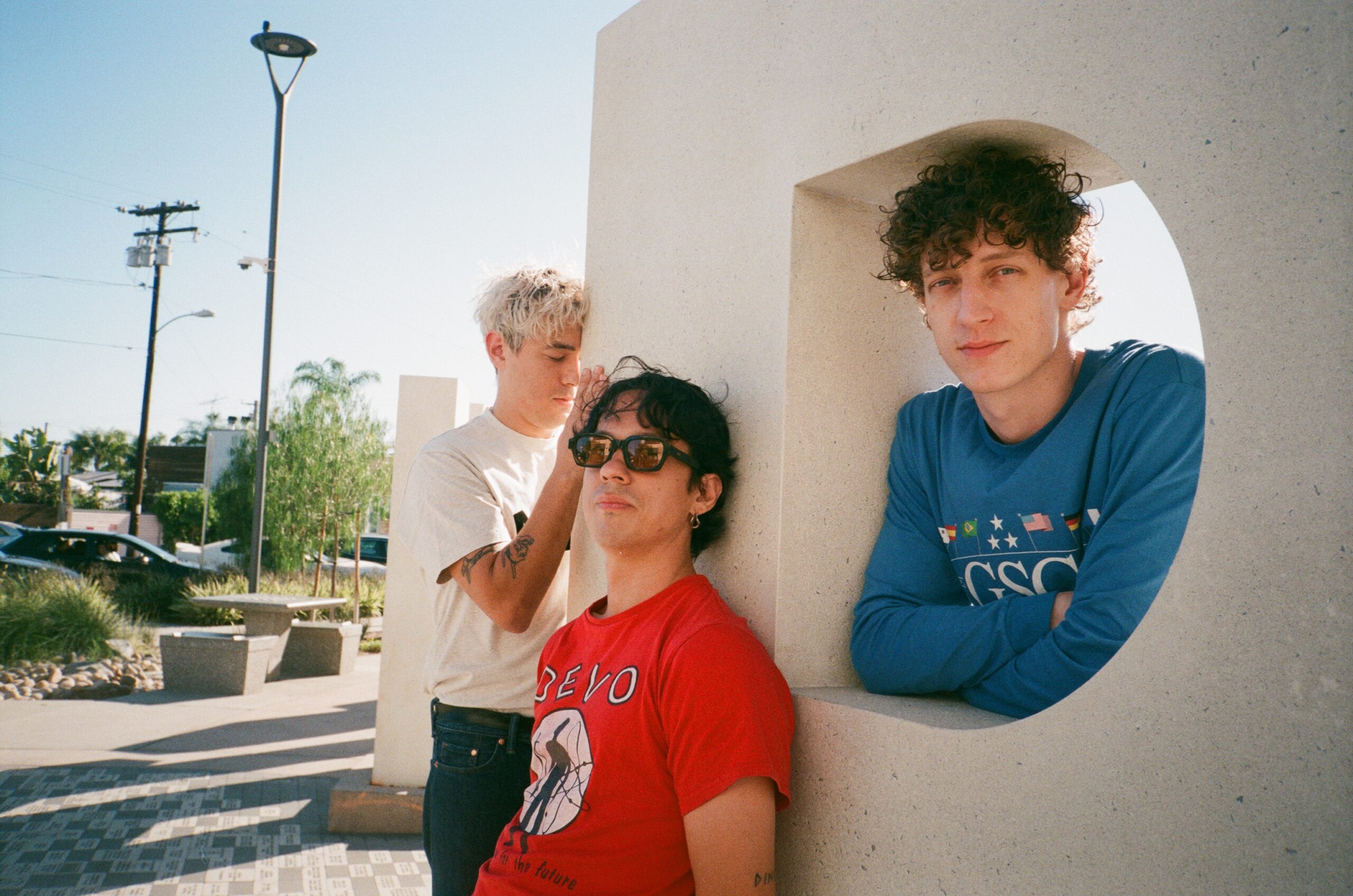 Last Dinosaurs lanza nueva rolita