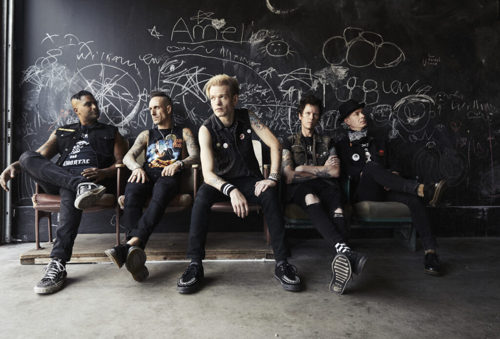 SUM 41 anuncian doble álbum y lanzan de nuevo single y videoclip