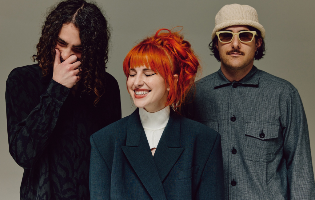 Paramore lanza versión de ‘Burning Down The House’ de Talking Heads