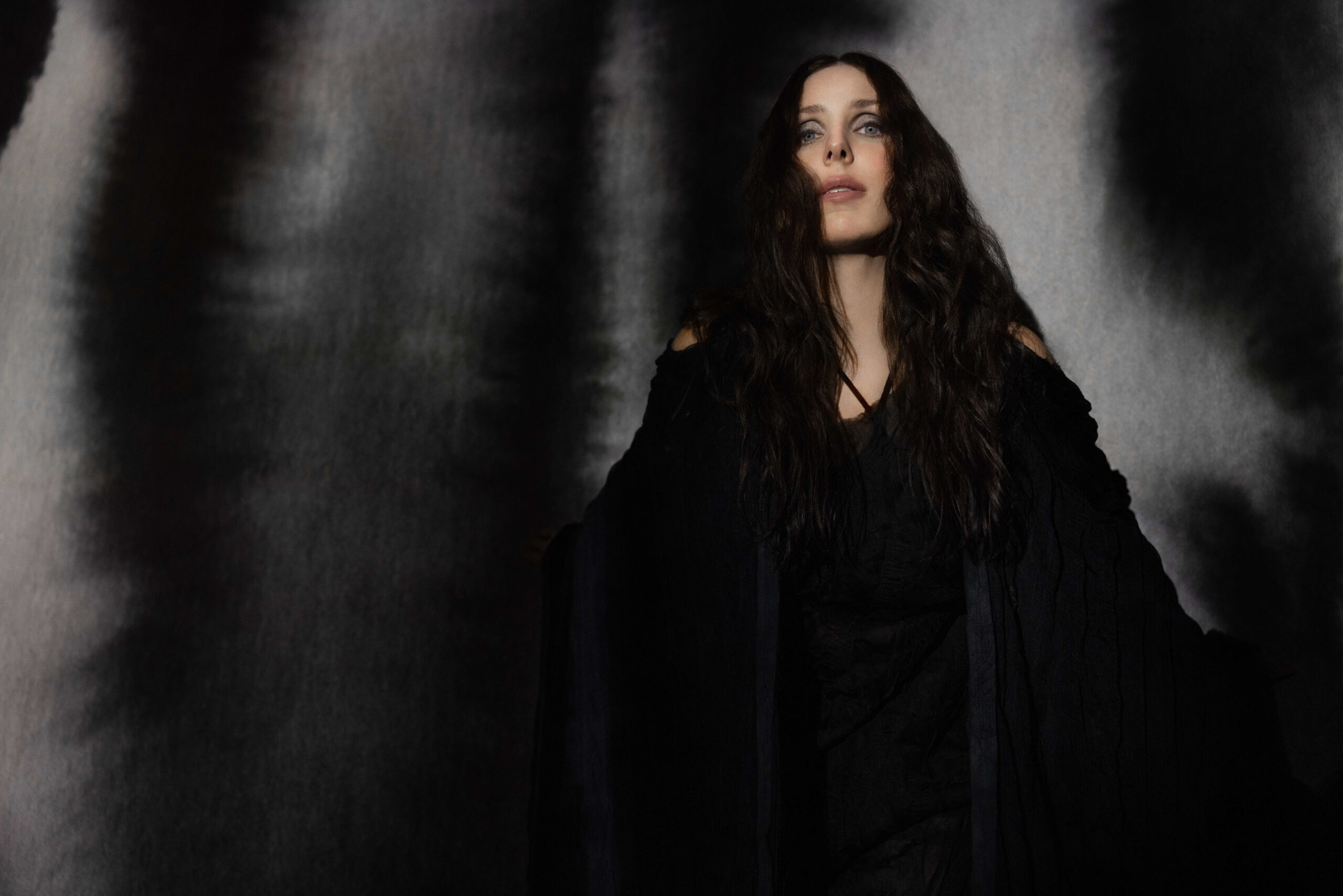 Chelsea Wolfe lanza versión acústica de “DUSK”