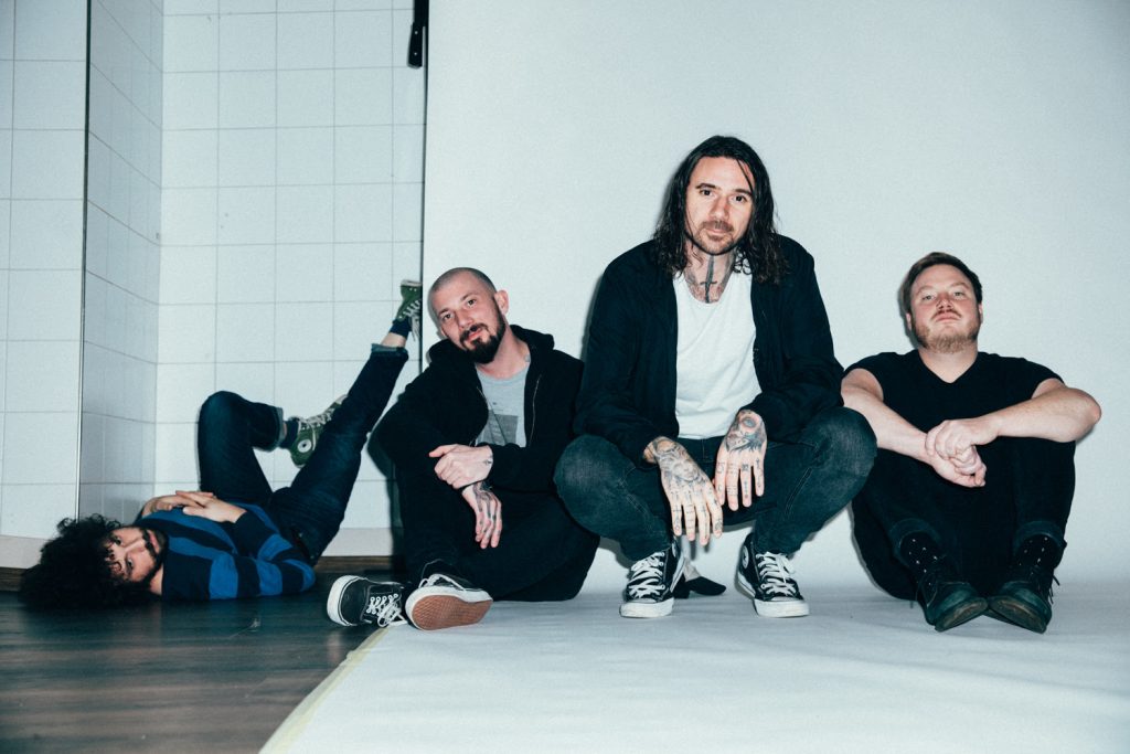 Coilguns lanza el video de “Placeholders” y prende fuego a las reglas del juego