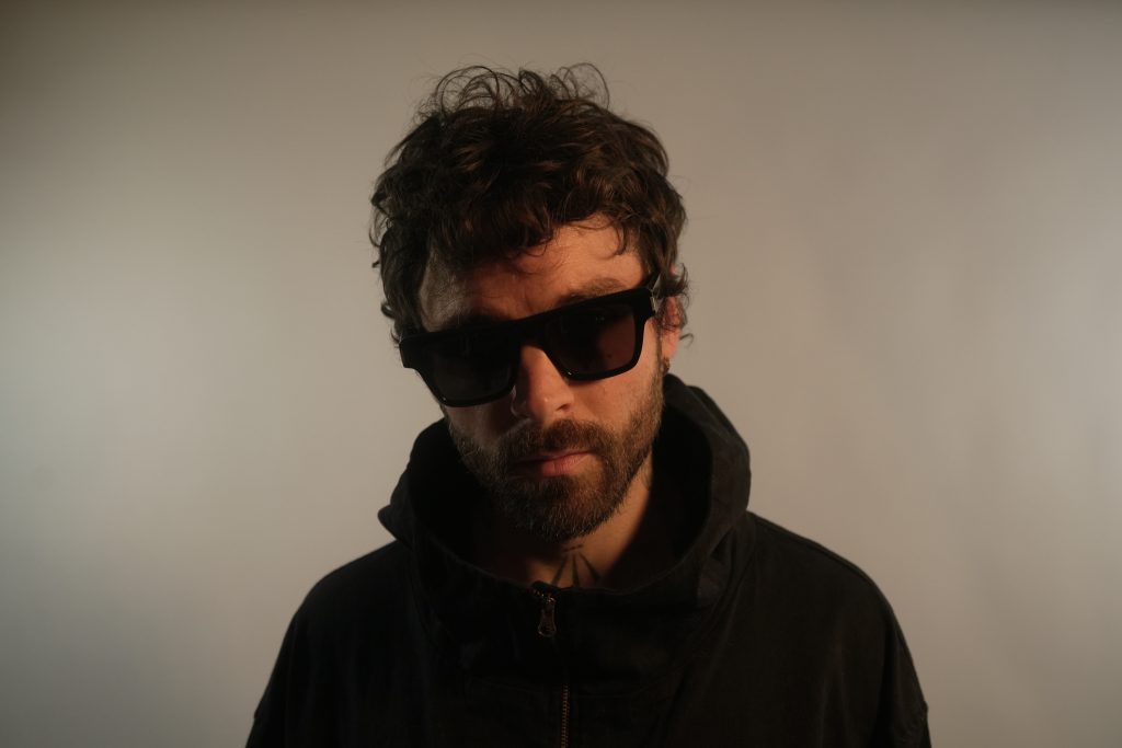 Reyno lanza “90’s”, un viaje emocional hacia lo que alguna vez nos hizo sentir vivos