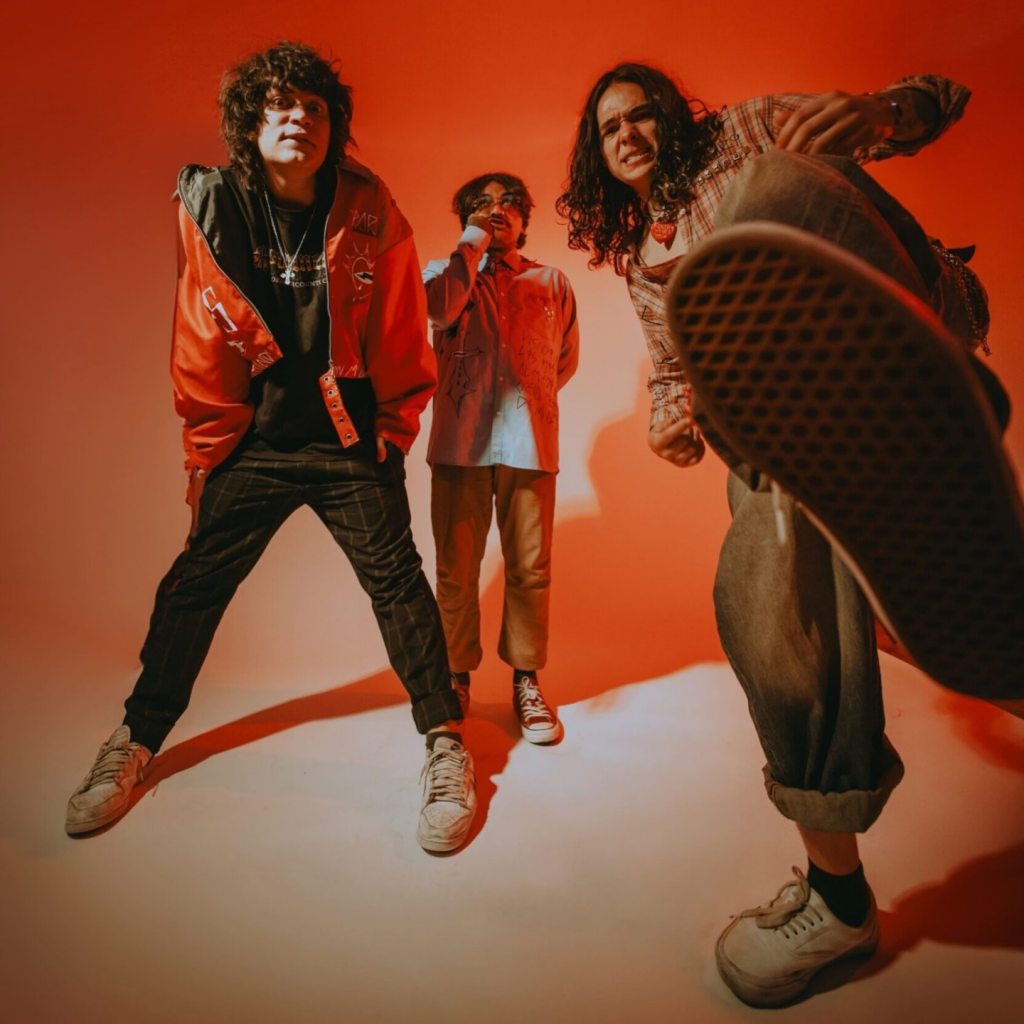 San Venus convierte el adiós en un acto de amor con el video de “MASVALE”