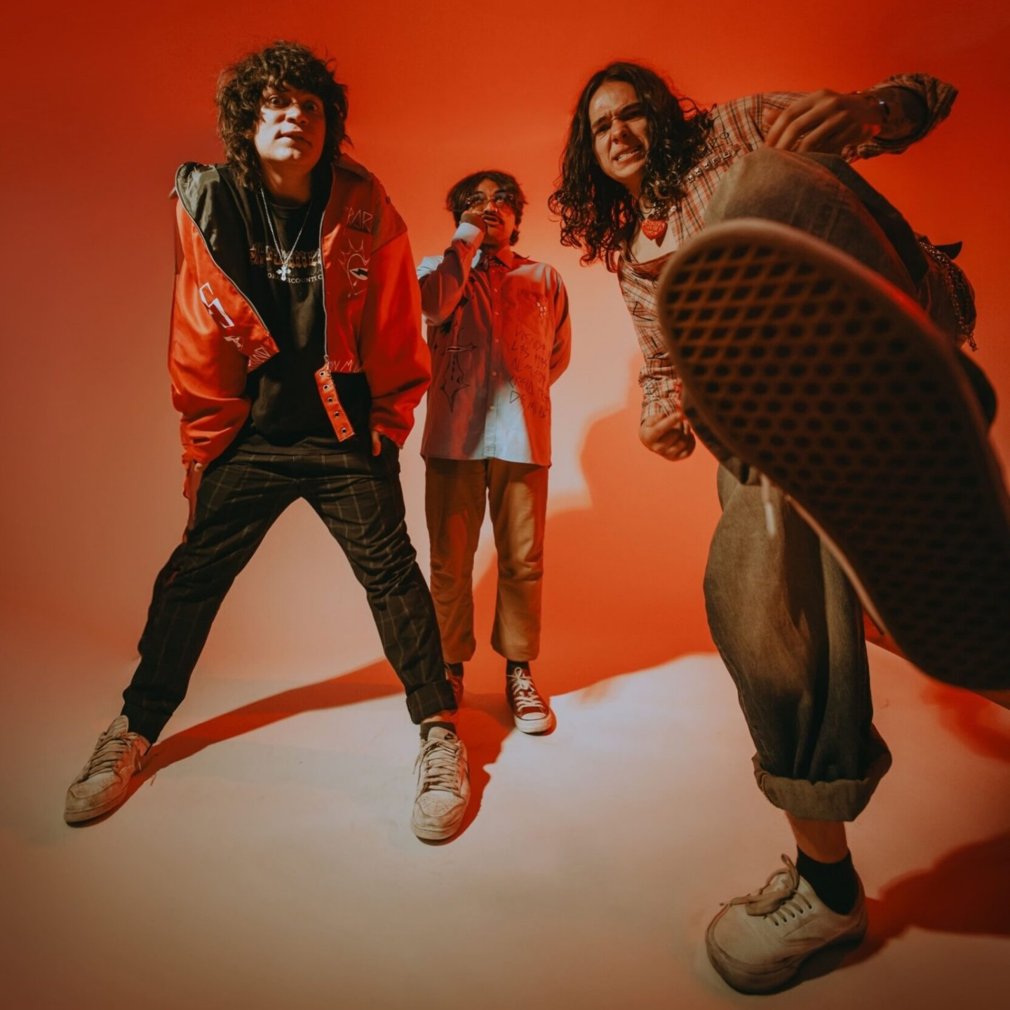 San Venus convierte el adiós en un acto de amor con el video de “MASVALE”